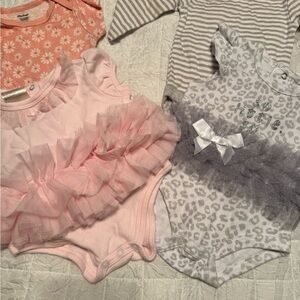 10 Items great bundle 0-3 months NWOT and much more. See photos.